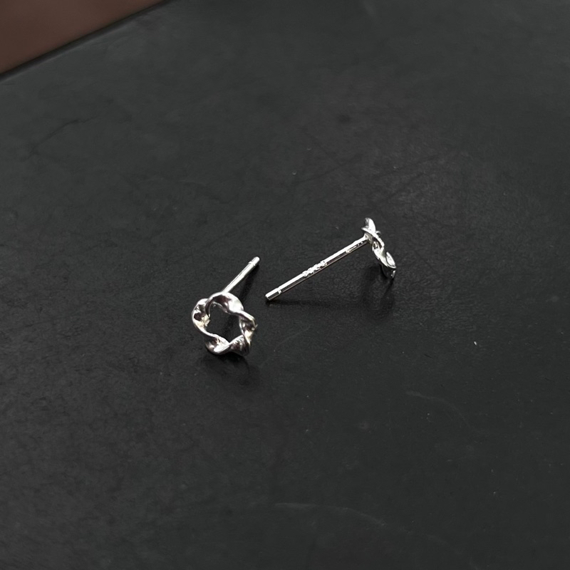 【Moonsee】純銀耳針-圈圈紐結