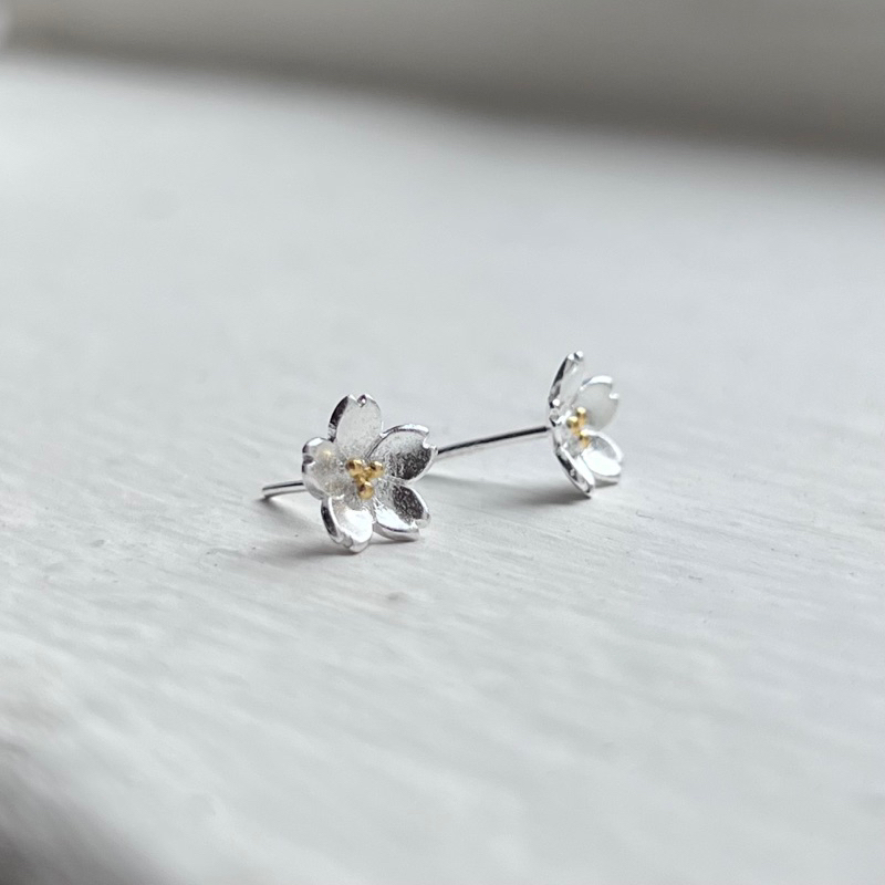 【Moonsee】純銀耳針-霧霧的山茶花